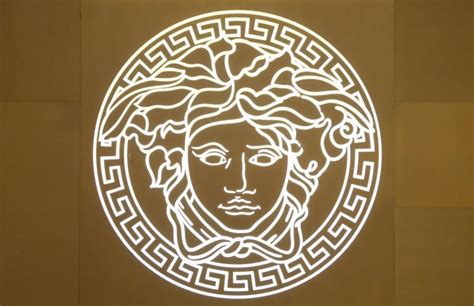 medusa di versace simbolo.